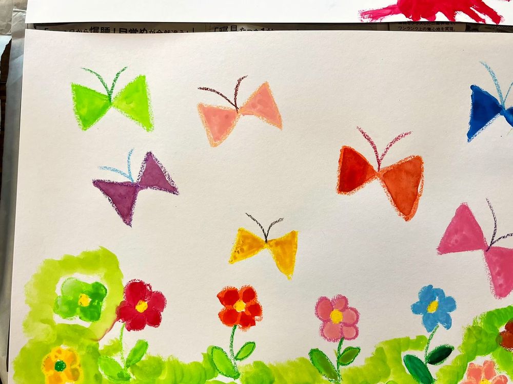 こどもの作品(ちょうちょと花の絵)