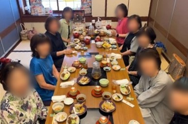 A get-together in a Japanese-style tatami room